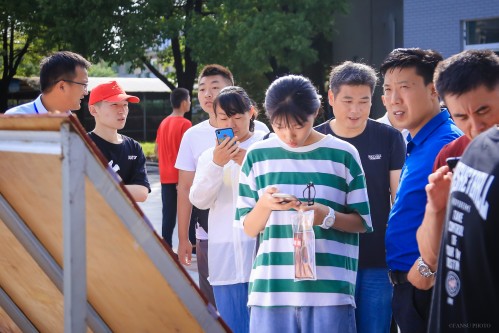 201908【今日五中迎來新主人——阜陽五中千余名新生喜領(lǐng)通知書】2000k 阜陽日報(bào) 阜陽發(fā)布 特約攝影 凡偉 18844908911 (16)_conew1.jpg