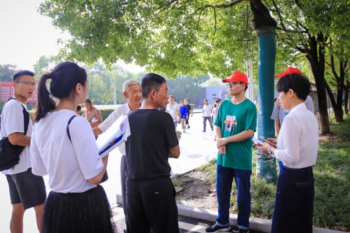 201908【今日五中迎來新主人——阜陽五中千余名新生喜領(lǐng)通知書】2000k 阜陽日報(bào) 阜陽發(fā)布 特約攝影 凡偉 18844908911 (7)_conew1.jpg