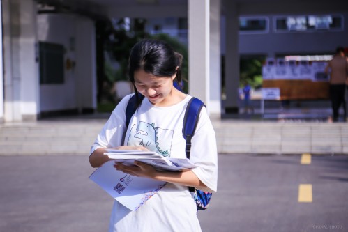 201908【今日五中迎來新主人——阜陽五中千余名新生喜領(lǐng)通知書】2000k 阜陽日報(bào) 阜陽發(fā)布 特約攝影 凡偉 18844908911 (8)_conew1.jpg