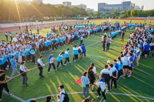 201909【手握長(zhǎng)繩氣蓋世 腳踏綠茵震長(zhǎng)空——阜陽(yáng)五中2018級(jí)高二學(xué)生舉行秋季拔河比賽】2000k 阜陽(yáng)日?qǐng)?bào) 阜陽(yáng)發(fā)布 特約攝影 凡偉 18844908911-17 (6)_conew1.jpg