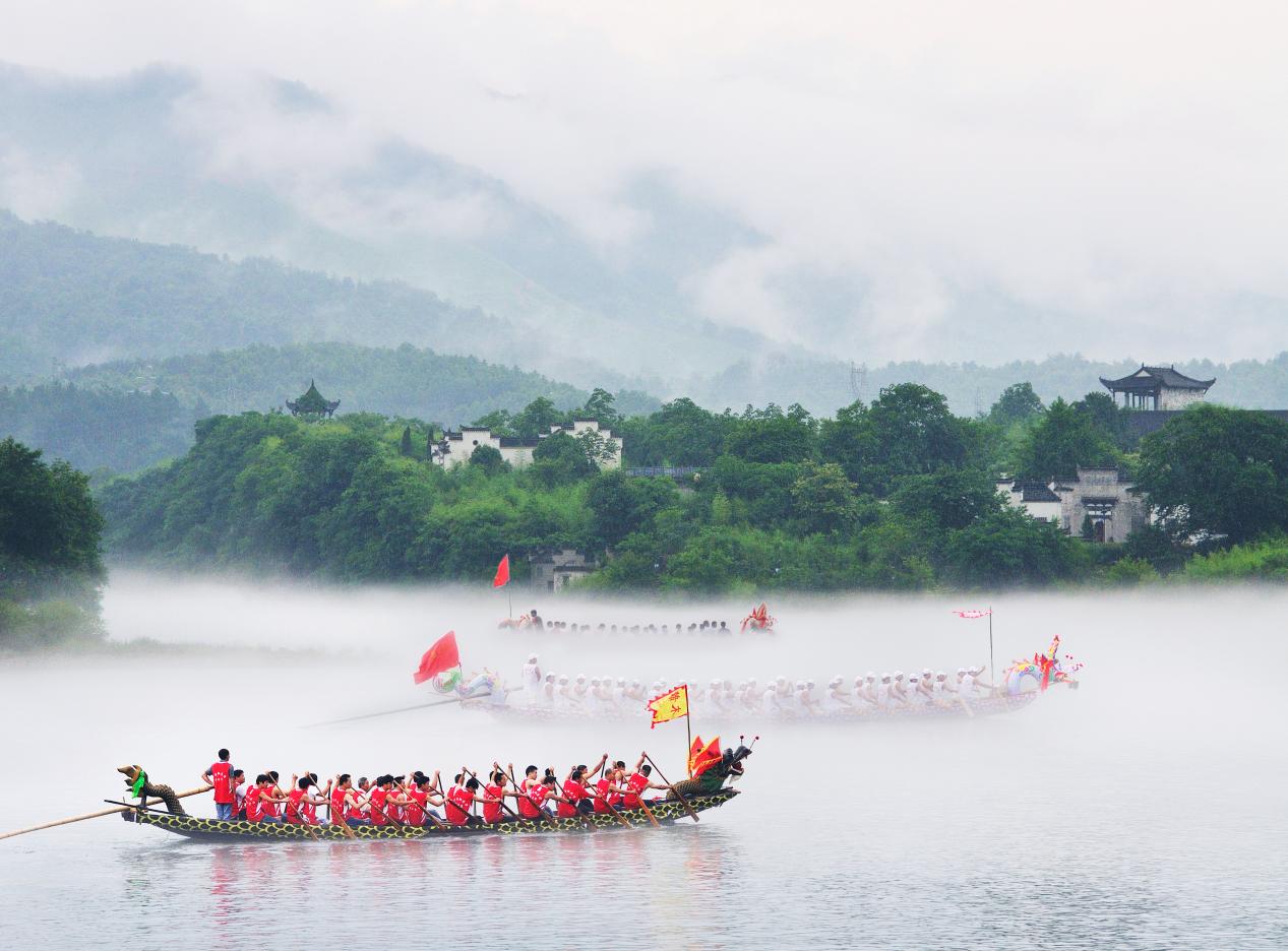 涇縣桃花潭龍舟賽。宣城市委宣傳部供圖