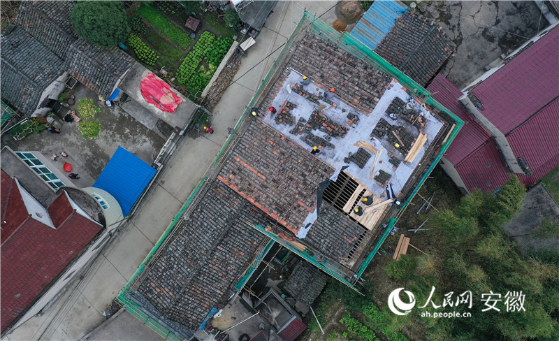 修繕古建，活化古村。人民網(wǎng)記者 張俊攝