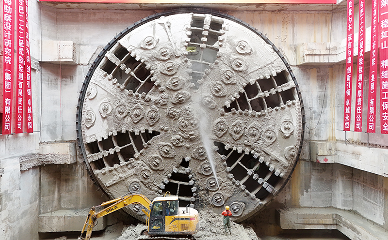 從橫截面看，盾構(gòu)機(jī)形似盾牌。蕪湖市委宣傳部供圖.jpg